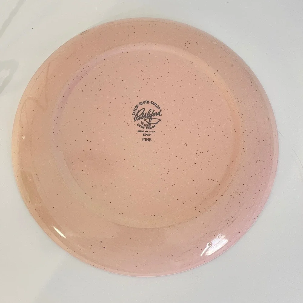 Vintage Taylor Smith Taylor Pebbleford Pink 1960 Calendar‎ Plate Gold Filigree